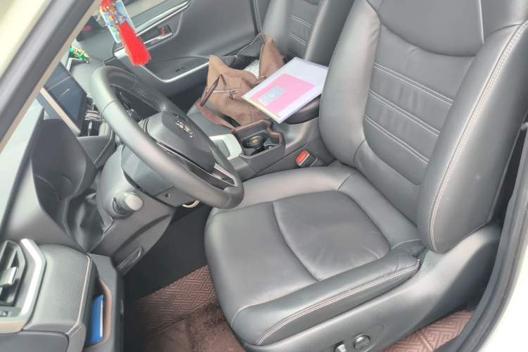 Used Toyota RAV4 2022 2.0L CVT Two-Wheel Drive Prestige Edition Left Front Seat