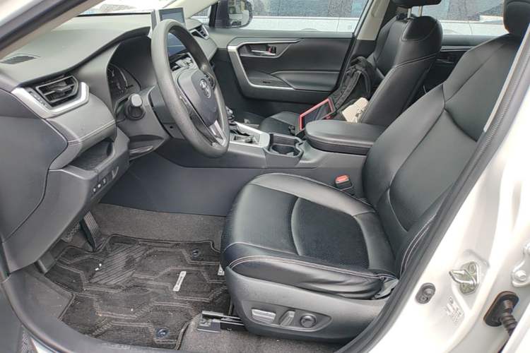 Used Toyota RAV4 2022 2.0L CVT Two-Wheel Drive Fashion Edition Left Front Seat