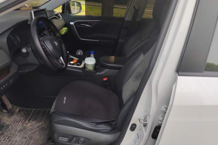 Used Toyota RAV4 2022 2.0L CVT Four-Wheel Drive Premium Edition Left Front Seat