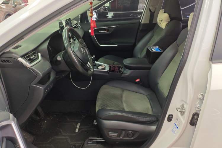 Used Toyota RAV4 2022 2.0L CVT 4x4 Style Plus Edition Left Front Seat