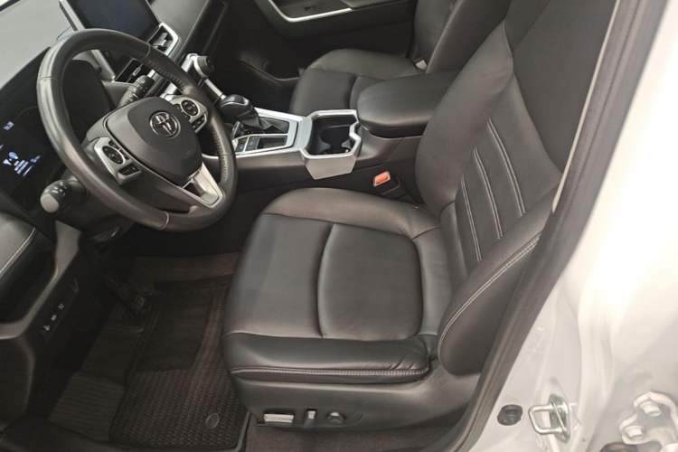 Used Toyota RAV4 2022 2.0L CVT Two-Wheel Drive Fashion Plus Edition Left Front Seat
