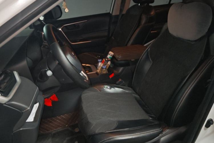 Used Toyota RAV4 2022 2.0L CVT Two-Wheel Drive Urban Edition Left Front Seat