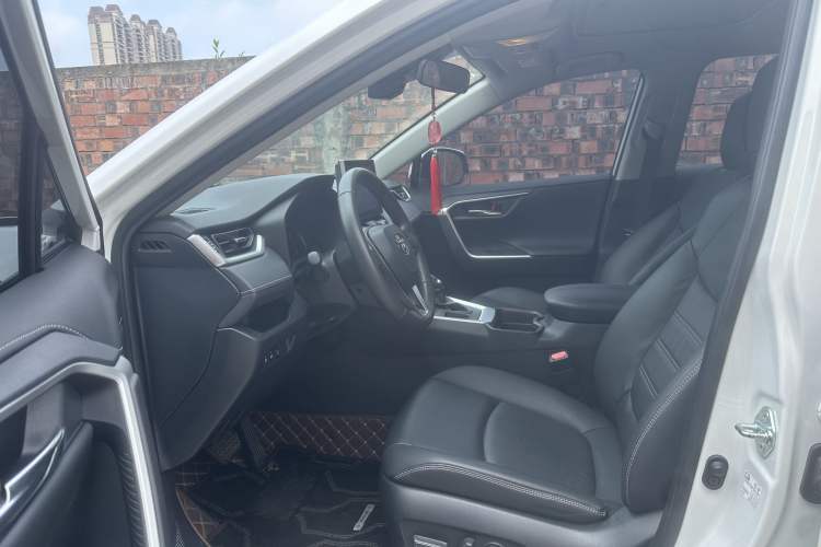 Used Toyota RAV4 2022 2.0L CVT Two-Wheel Drive Fashion Plus Edition Left Front Seat