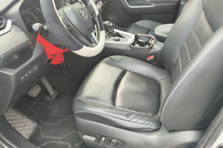 Used Toyota RAV4 2022 Dual-Engine 2.5L E-CVT Four-Wheel Drive Elite Plus Edition Left Front Seat