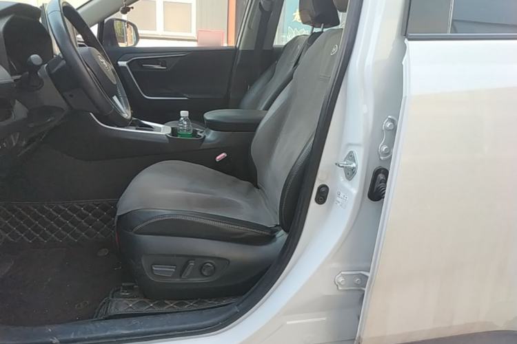 Used Toyota RAV4 2022 2.0L CVT Two-Wheel Drive Fashion Plus Edition Left Front Seat