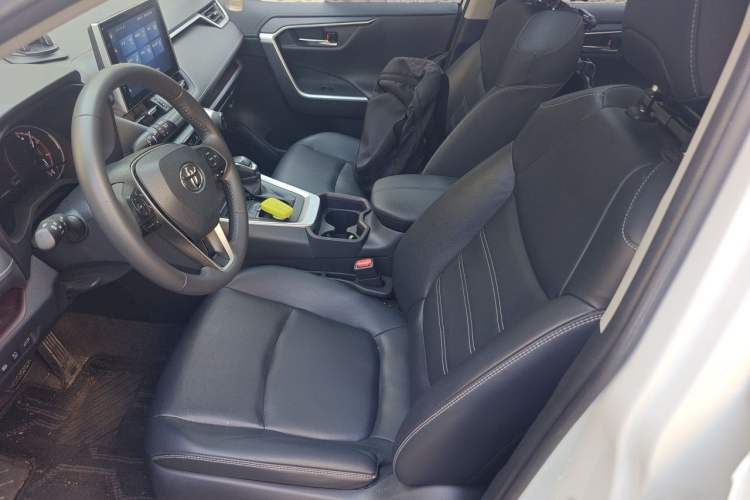 Used Toyota RAV4 2022 2.0L CVT Two-Wheel Drive Prestige Edition Left Front Seat