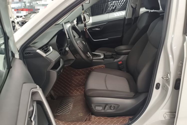 Used Toyota RAV4 2022 Dual-Engine 2.5L E-CVT Two-Wheel Drive Elite Edition Left Front Seat