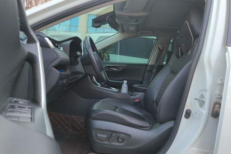 Used Toyota RAV4 2022 2.0L CVT Two-Wheel Drive Prestige Edition Left Front Seat