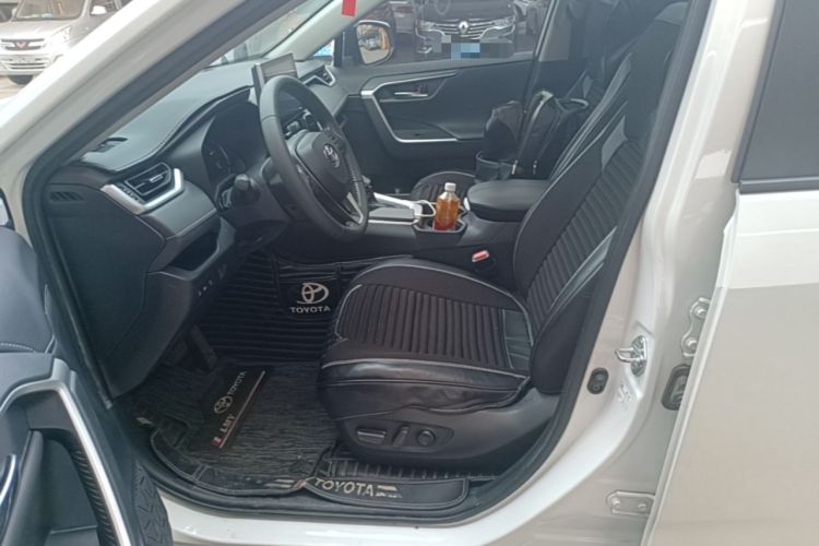 Used Toyota RAV4 2022 2.0L CVT Two-Wheel Drive Fashion Plus Edition Left Front Seat