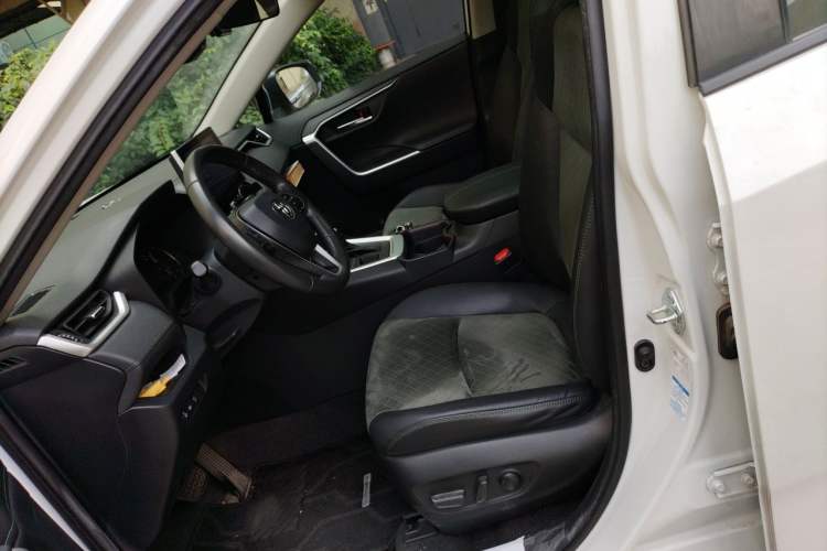 Used Toyota RAV4 2022 2.0L CVT 4x4 Style Plus Edition Left Front Seat