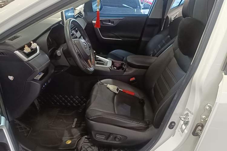 Used Toyota RAV4 2022 2.0L CVT Two-Wheel Drive Fashion Plus Edition Left Front Seat