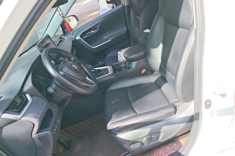 Used Toyota RAV4 2022 Dual-Engine 2.5L E-CVT Two-Wheel Drive Elite Edition Left Front Seat