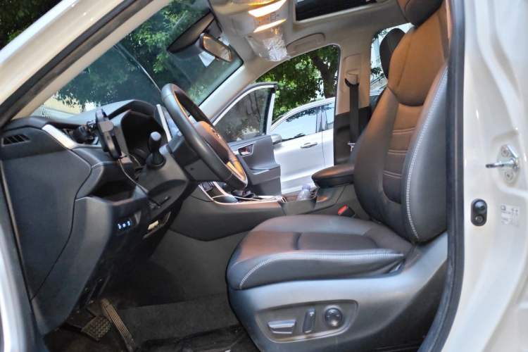 Used Toyota RAV4 2022 2.0L CVT Two-Wheel Drive Fashion Plus Edition Left Front Seat