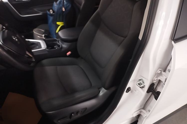 Used Toyota RAV4 2022 Dual-Engine 2.5L E-CVT Two-Wheel Drive Elite Edition Left Front Seat