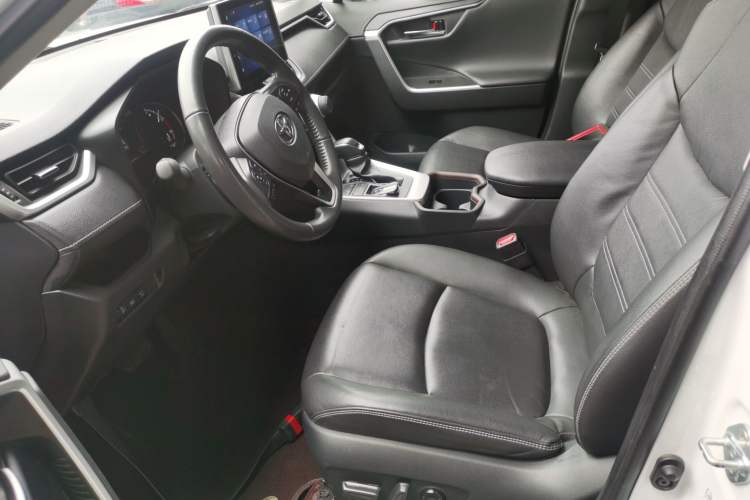 Used Toyota RAV4 2022 2.0L CVT Two-Wheel Drive Fashion Plus Edition Left Front Seat
