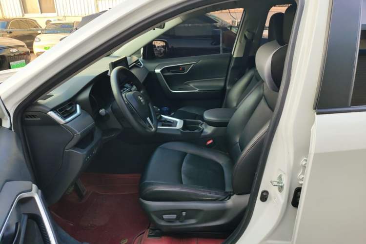 Used Toyota RAV4 2022 2.0L CVT Two-Wheel Drive Urban Edition Left Front Seat
