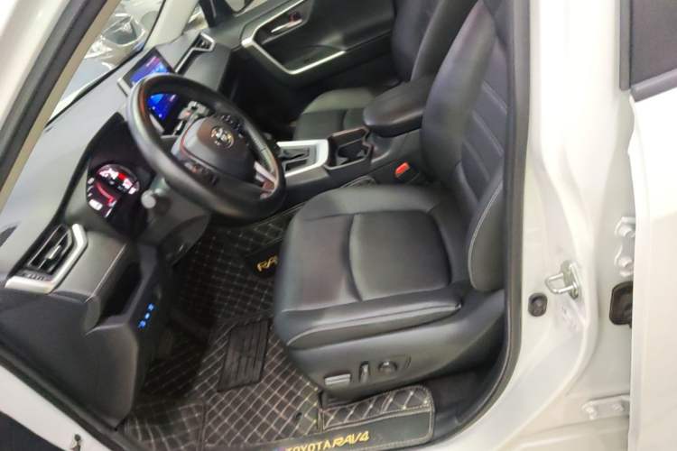 Used Toyota RAV4 2022 2.0L CVT Two-Wheel Drive Fashion Plus Edition Left Front Seat