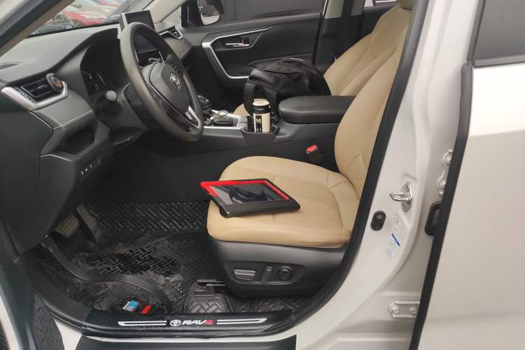 Used Toyota RAV4 2022 2.0L CVT 4x4 Fashion Edition Left Front Seat