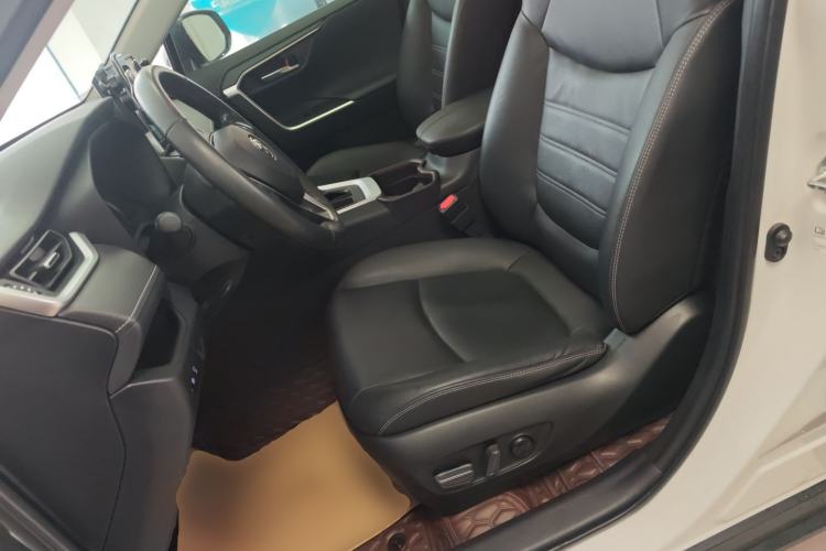 Used Toyota RAV4 2022 2.0L CVT Two-Wheel Drive Fashion Plus Edition Left Front Seat