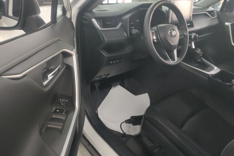 Used Toyota RAV4 2022 2.0L CVT Two-Wheel Drive Fashion Plus Edition Left Front Seat