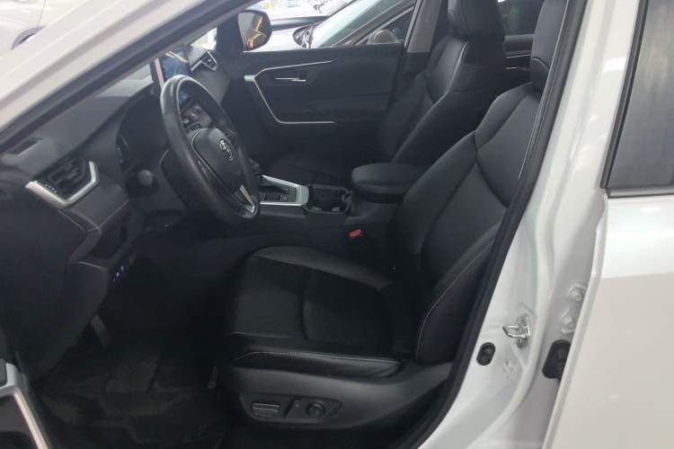 Used Toyota RAV4 2022 Dual-Engine 2.5L E-CVT Two-Wheel Drive Elite Edition Left Front Seat