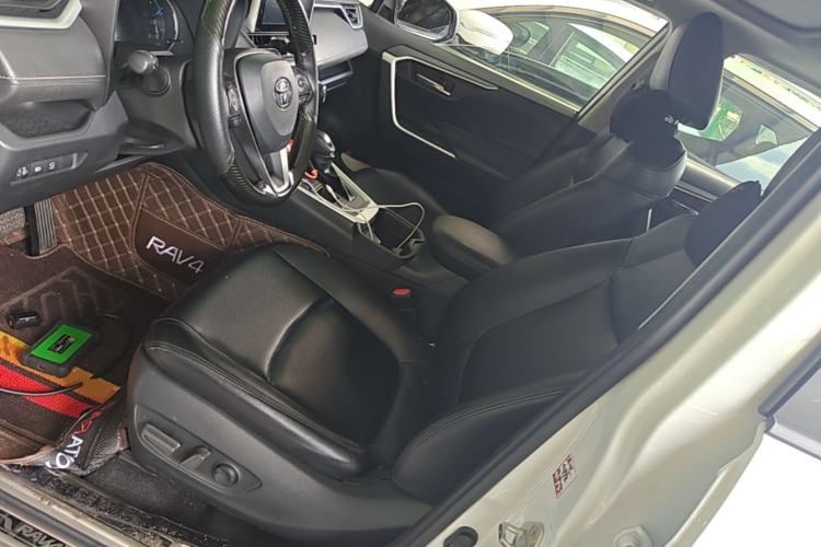 Used Toyota RAV4 2022 Dual-Engine 2.5L E-CVT Two-Wheel Drive Elite Edition Left Front Seat