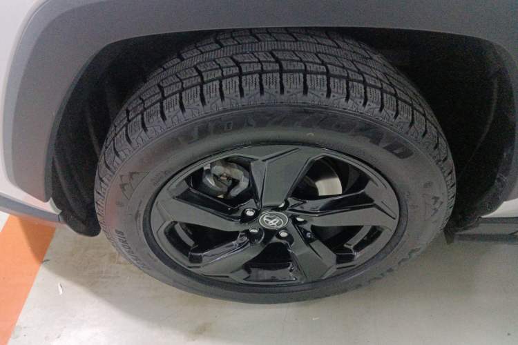 Used Toyota RAV4 2022 Dual-Engine 2.5L E-CVT Four-Wheel Drive Elite Plus Edition Left Front Wheel Hub