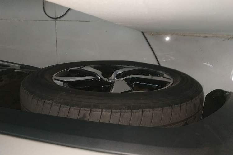 Used Toyota RAV4 2022 Dual-Engine 2.5L E-CVT Four-Wheel Drive Elite Plus Edition Left Front Wheel Hub