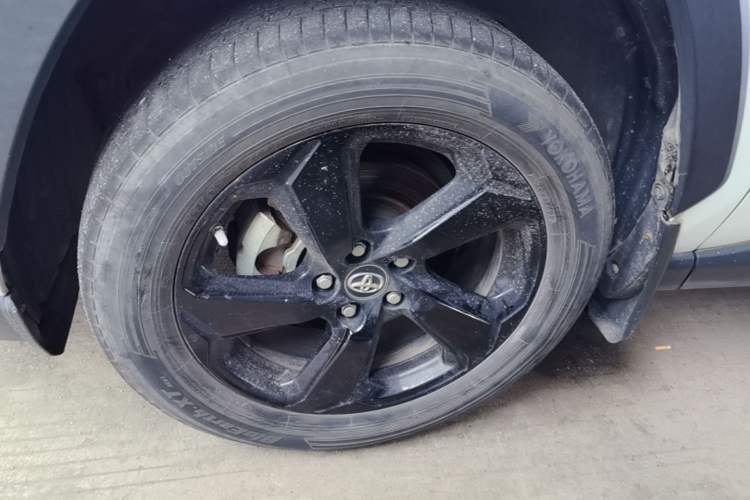 Used Toyota RAV4 2022 Dual-Engine 2.5L E-CVT Four-Wheel Drive Elite Plus Edition Left Front Wheel Hub