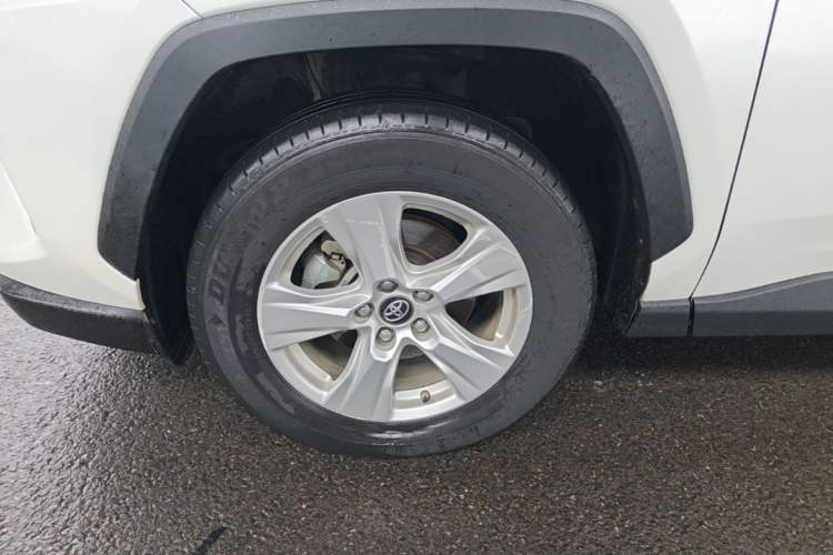 Used Toyota RAV4 2022 2.0L CVT Two-Wheel Drive Urban Edition Left Front Wheel Hub