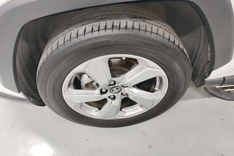 Used Toyota RAV4 2022 2.0L CVT Two-Wheel Drive Fashion Plus Edition Left Front Wheel Hub