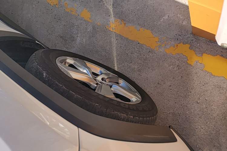 Used Toyota RAV4 2022 Dual-Engine 2.5L E-CVT Two-Wheel Drive Elite Edition Left Front Wheel Hub