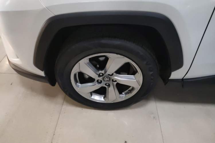 Used Toyota RAV4 2022 2.0L CVT Two-Wheel Drive Fashion Plus Edition Left Front Wheel Hub