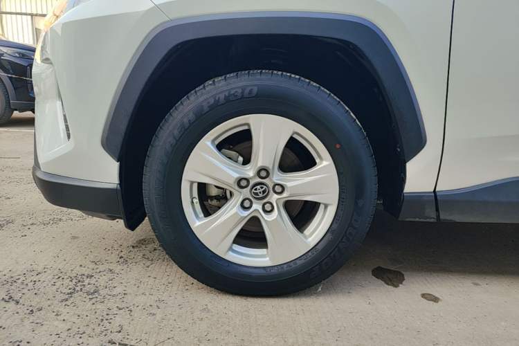 Used Toyota RAV4 2022 2.0L CVT Two-Wheel Drive Urban Edition Left Front Wheel Hub