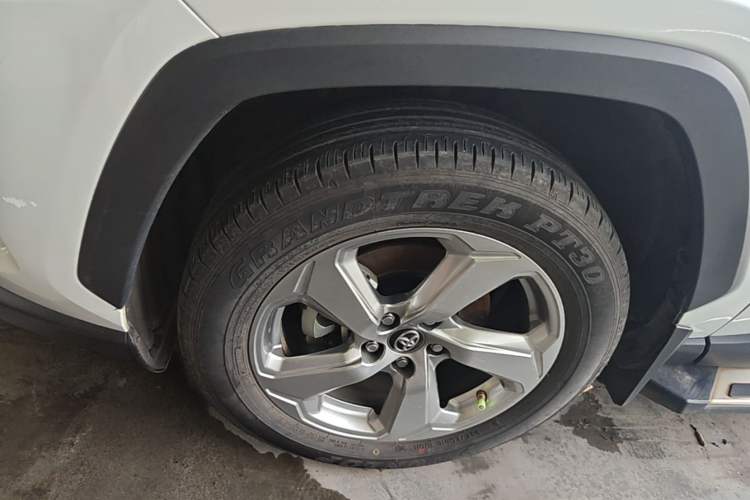 Used Toyota RAV4 2022 Dual-Engine 2.5L E-CVT Two-Wheel Drive Elite Edition Left Front Wheel Hub