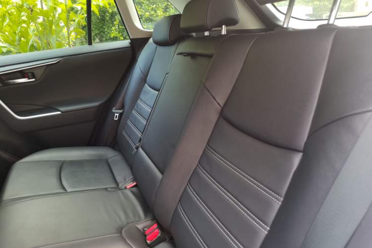 Used Toyota RAV4 2022 2.0L CVT Two-Wheel Drive Fashion Edition Left Rear Seat