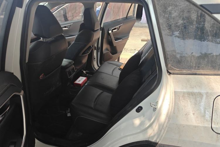 Used Toyota RAV4 2022 2.0L CVT Two-Wheel Drive Fashion Plus Edition Left Rear Seat