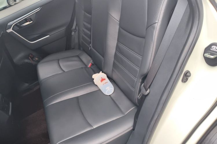 Used Toyota RAV4 2022 2.0L CVT Two-Wheel Drive Prestige Edition Left Rear Seat