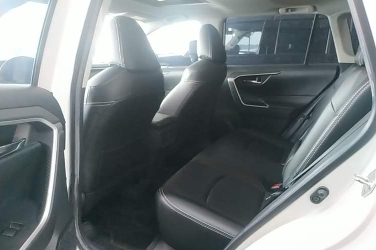 Used Toyota RAV4 2022 2.0L CVT Two-Wheel Drive Fashion Edition Left Rear Seat