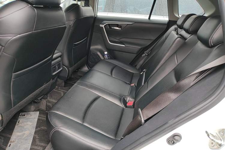 Used Toyota RAV4 2022 2.0L CVT Two-Wheel Drive Fashion Edition Left Rear Seat