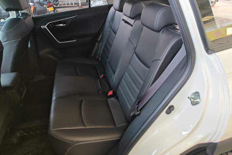 Used Toyota RAV4 2022 2.0L CVT Two-Wheel Drive Fashion Plus Edition Left Rear Seat