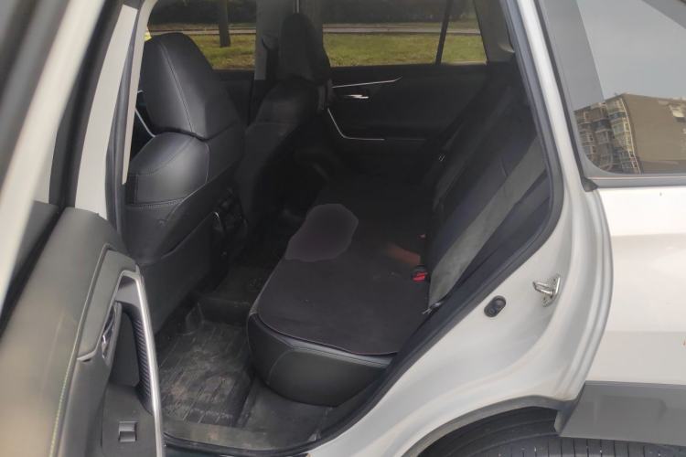 Used Toyota RAV4 2022 2.0L CVT Four-Wheel Drive Premium Edition Left Rear Seat