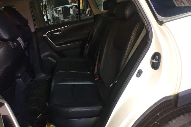 Used Toyota RAV4 2022 Dual-Engine 2.5L E-CVT Two-Wheel Drive Elite Edition Left Rear Seat