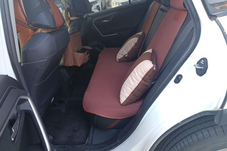 Used Toyota RAV4 2022 2.0L CVT Two-Wheel Drive Fashion Plus Edition Left Rear Seat