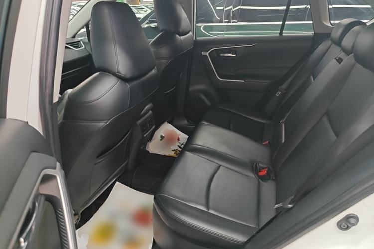 Used Toyota RAV4 2022 Dual-Engine 2.5L E-CVT Two-Wheel Drive Elite Edition Left Rear Seat