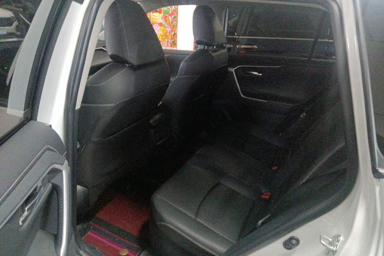 Used Toyota RAV4 2022 Dual-Engine 2.5L E-CVT Four-Wheel Drive Elite Plus Edition Left Rear Seat