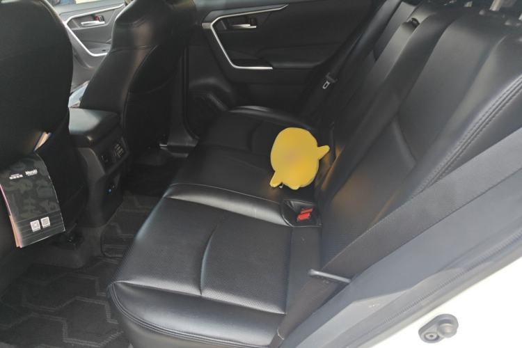 Used Toyota RAV4 2022 2.0L CVT Two-Wheel Drive Fashion Edition Left Rear Seat