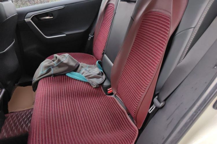 Used Toyota RAV4 2022 2.0L CVT Two-Wheel Drive Fashion Plus Edition Left Rear Seat