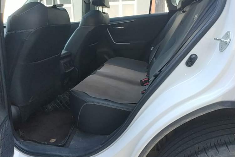 Used Toyota RAV4 2022 2.0L CVT Two-Wheel Drive Fashion Plus Edition Left Rear Seat