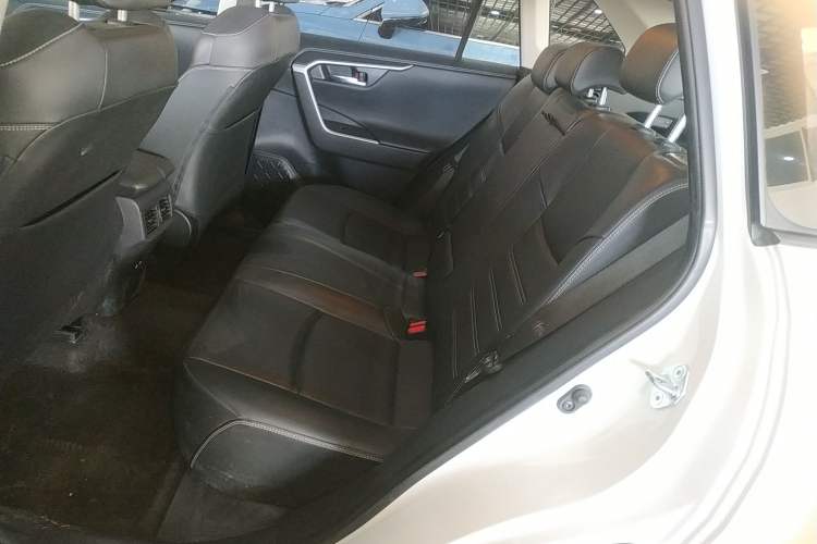 Used Toyota RAV4 2022 2.0L CVT Two-Wheel Drive Fashion Plus Edition Left Rear Seat